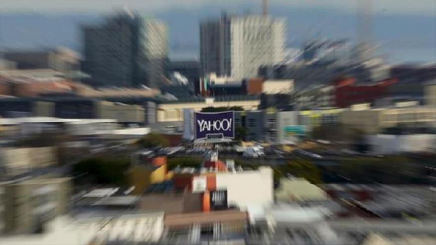 La compañía estadounidense de Internet Yahoo ha espiado los correos electrónicos de sus usuarios por orden del FBI.