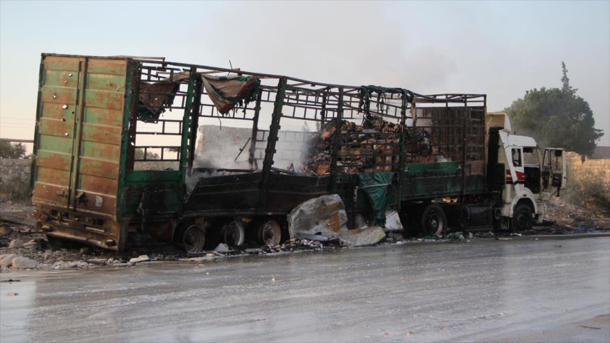 Una foto difundida el 20 de septiembre, un día después de que un convoy humanitario fuera bombardeado en la zona de Auram al-Kubra, en el oeste de la provincia septentrional siria de Alepo.