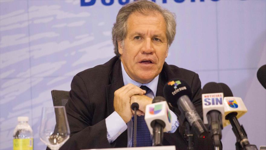 El secretario general de la Organización de Estados Americanos (OEA), Luis Almagro, durante una conferencia de prensa antes de la 46 Asamblea Ordinaria General de la OEA en Santo Domingo, capital dominicana, 12 de junio de 2016.
