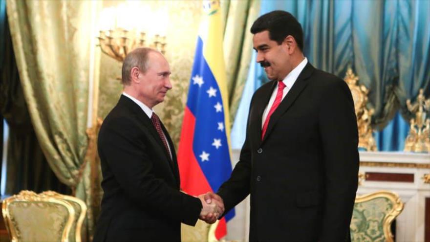 El presidente de Rusia, Vladimir Putin (dcha.), y el presidente de Venezuela, Nicolás Maduro.