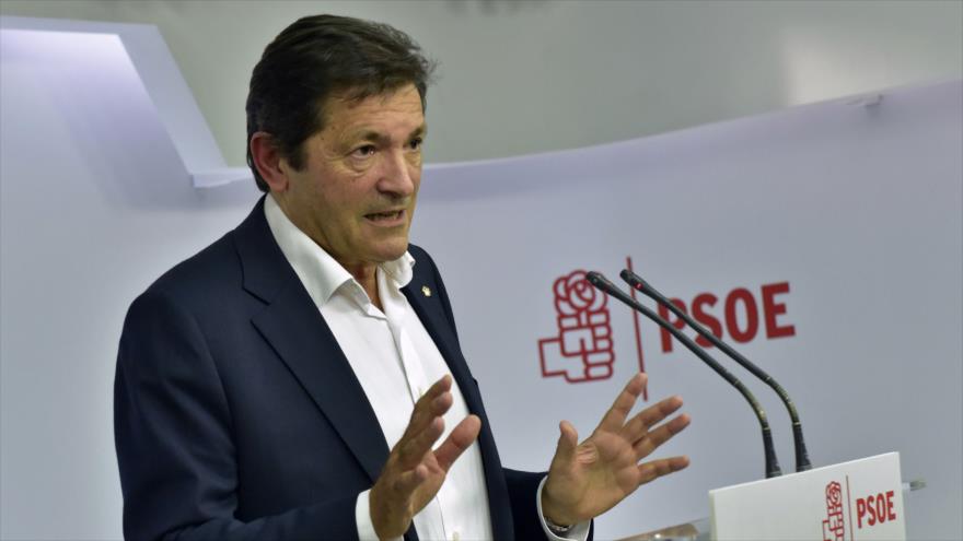 El presidente de la gestora del Partido Socialista Obrero Español (PSOE), Javier Fernández.