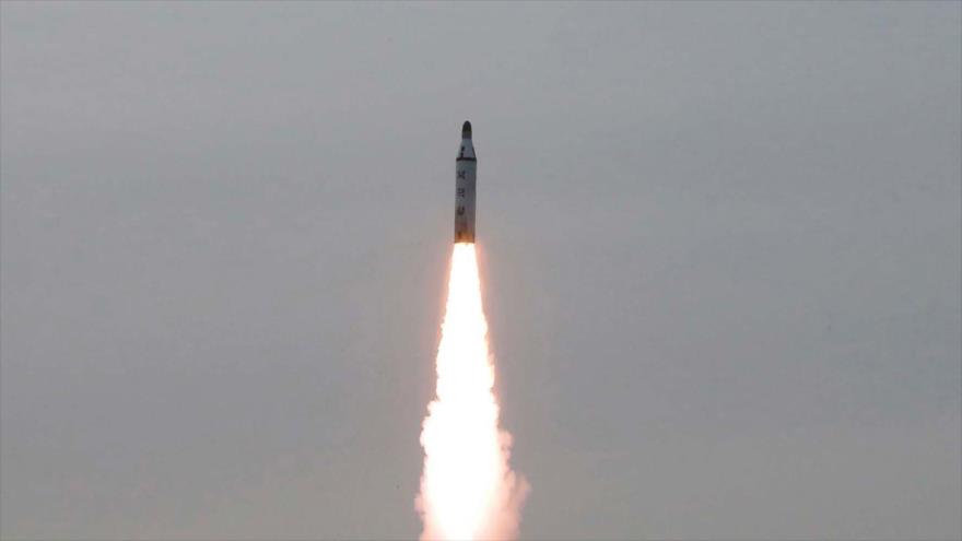 Lanzamiento de un misil balístico de Corea del Norte.