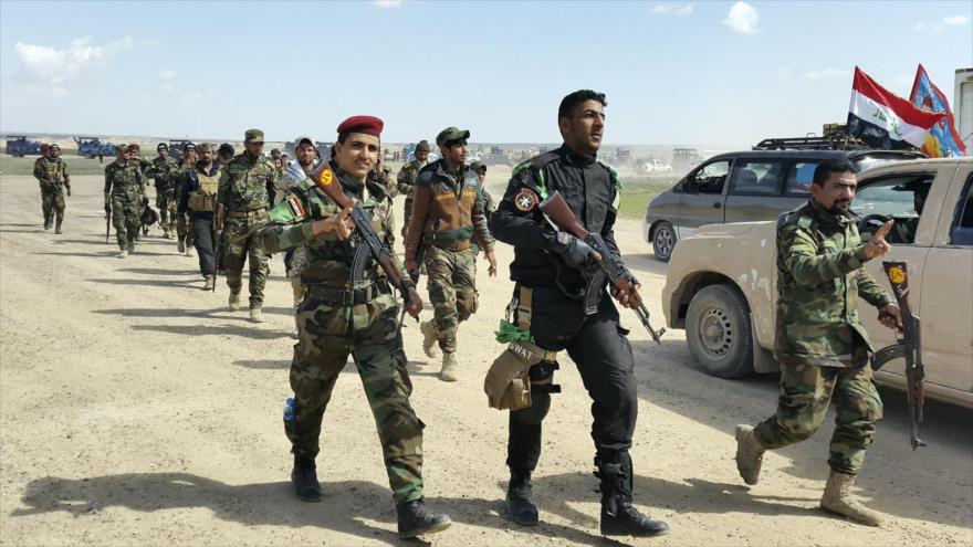 Las fuerzas populares y del Ejército de Irak se reúnen en la ciudad de Udhaim, a 90 kilómetros al norte de Bagdad, capital iraquí, 2 de marzo de 2015.