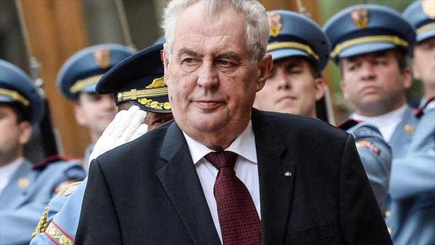 Miloš Zeman, presidente de la República Checa, durante un acto oficial en la capital de su país, Praga, en el que recibía a su homólogo búlgaro, Rosen Plevneliev, 5 de septiembre de 2016.
