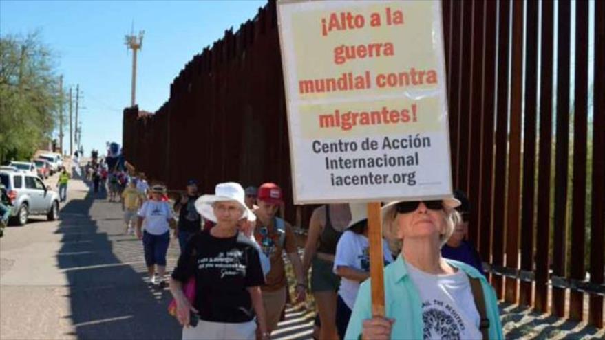 Realizan protesta binacional contra muros en frontera México-EEUU, 8 de octubre de 2016.