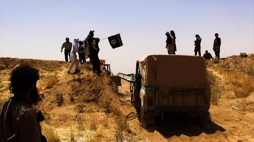 Miembros del grupo terrorista Daesh en las proximidades de la frontera iraquí con Siria. 