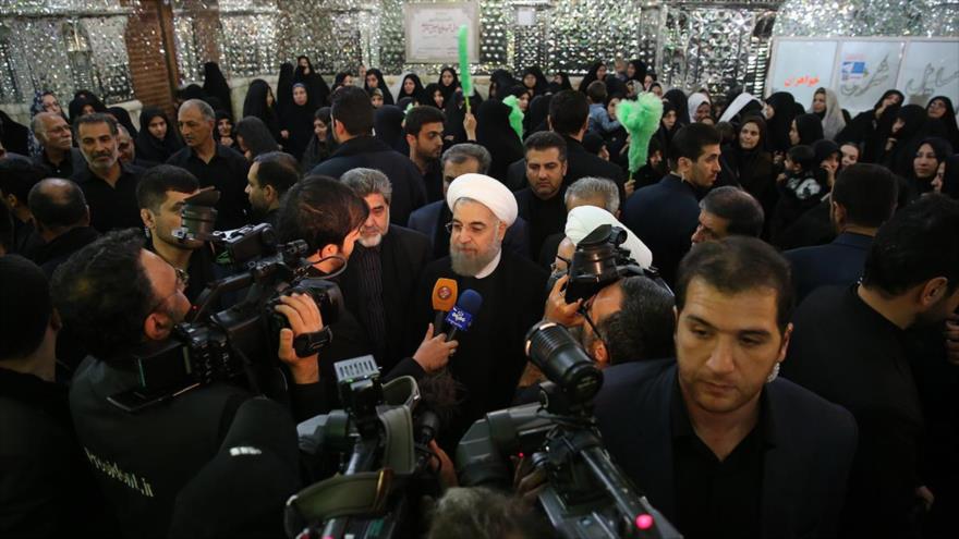 El presidente iraní, Hasan Rohani, participa en las ceremonias de Ashura en Teherán, la capital persa, 12 de octubre de 2016.