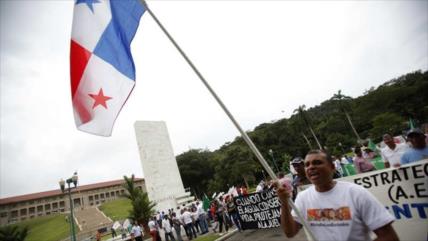 Panameños marchan contra “saqueo” e “invasión” de españoles