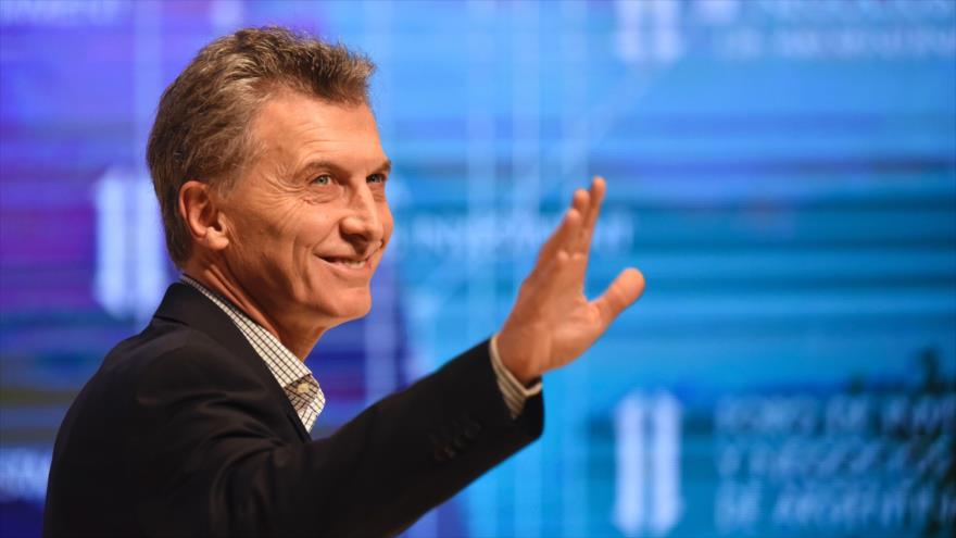 Gestos del presidente argentino, Mauricio Macri, al final de la última sesión del Foro de Inversión y Negocios de Argentina en Buenos Aires, capital, 15 de septiembre de 2016.