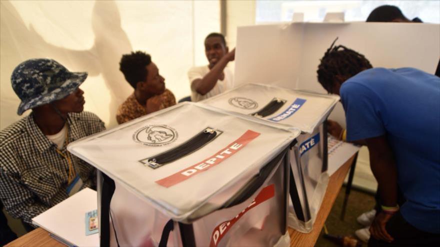 Haitianos acuden a las urnas en las elecciones presidenciales celebradas en octubre de 2015.
