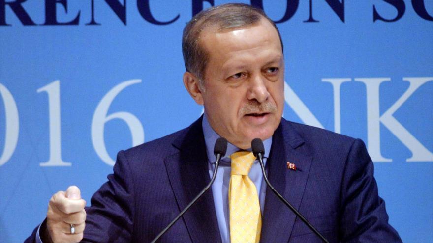 El presidente turco, Recep Tayyip Erdogan, pronuncia un discurso en la Conferencia Internacional de Ciencia y Tecnología en Ankara, 3 de octubre de 2016.