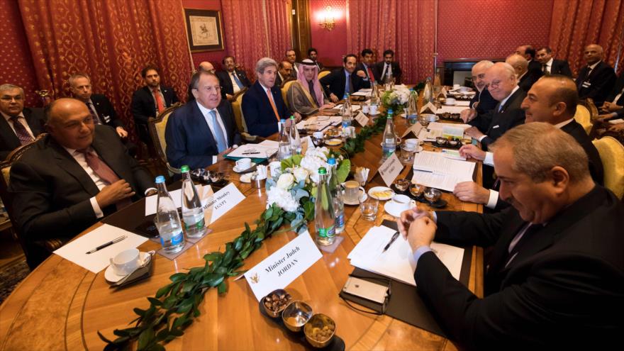 Zarif aborda con sus pares de Rusia e Irak la crisis en Siria