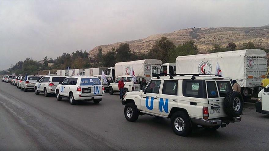 Camiones de la ONU transportan ayudas humanitarias a los residentes de Madaya en Siria.