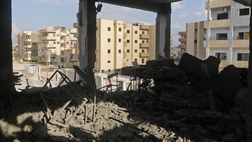 Una vista de las arruinas de una escuela en la provincia de Al-Raqa (norte) destruida por un ataque de la llamada coalición anti-EIIL liderada por EE.UU.