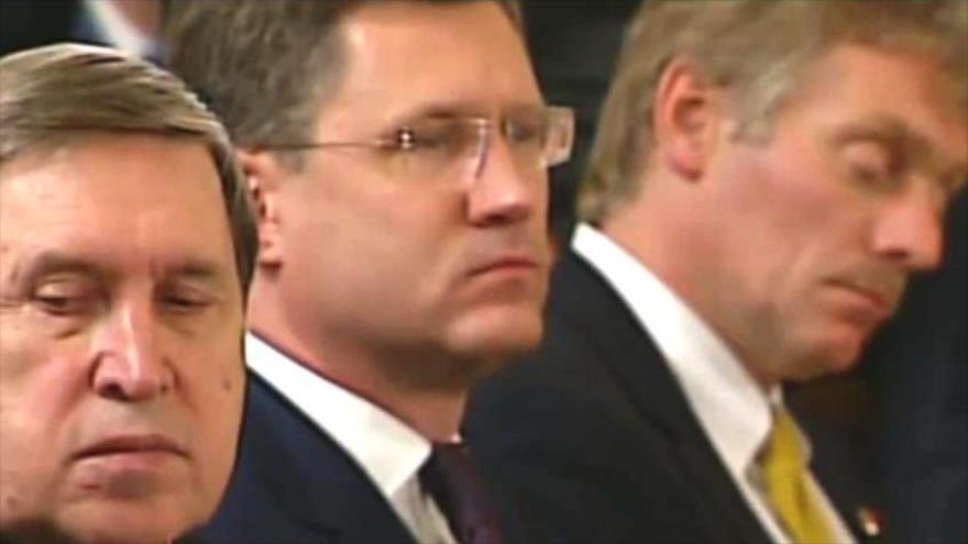 Video: Portavoz de Putin se duerme en una reunión con Erdogan