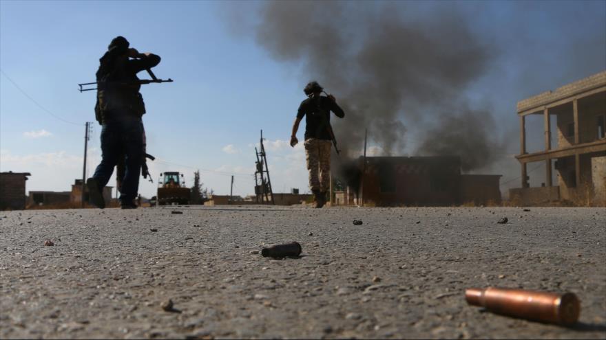 Combatientes del llamado Ejército Libre de Siria (ELS), apoyados por Turquía, en las afueras de Dabiq, una ciudad del norte de Siria, 15 de octubre de 2016.