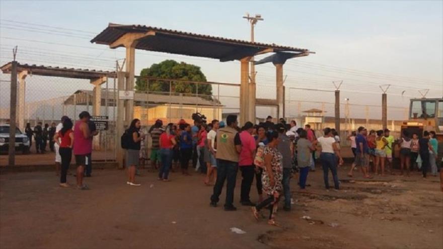 Familiares de los presos en la Penitenciaria Agrícola de Monte Cristo en Boa Vista, 16 de octubre de 2016.