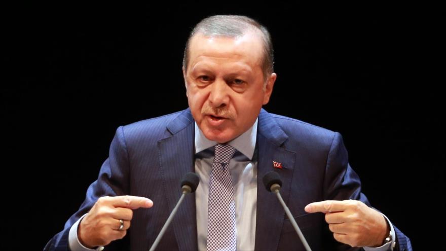El presidente turco, Recep Tayyip Erdogan, ofrece un discurso durante la ceremonia de sorteo de jueces y fiscales en Ankara, la capital, 12 de octubre de 2016.