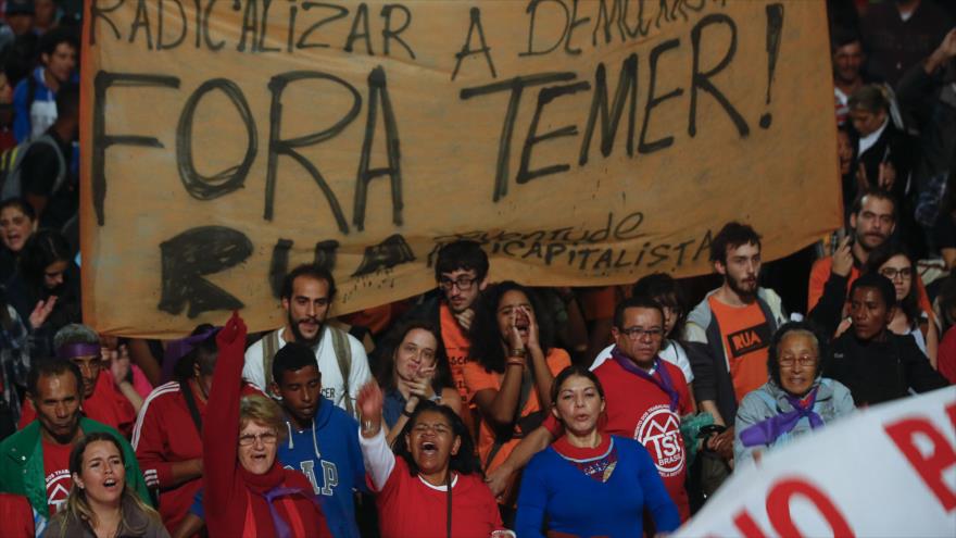 Estudiantes toman 500 escuelas en Brasil en protesta contra Temer