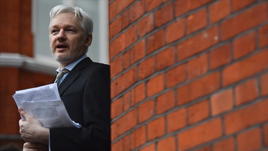 El fundador de Wikileaks, Julian Assange, en la embajada ecuatoriana en el centro de Londres (capital británica).
