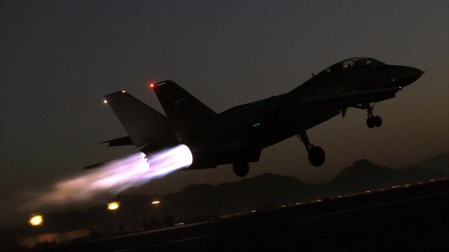 Un caza F-14 Tomcat, en las maniobras de las Fuerzas Armadas del Ejército de Irán en Isfahán, centro del país persa, 17 de octubre de 2016.