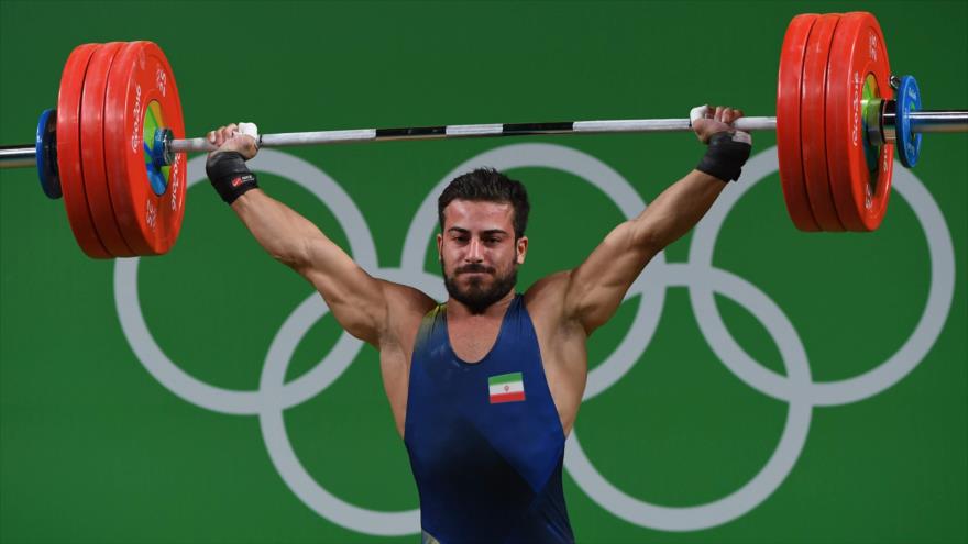 El levantador de pesas iraní Kianush Rostami, campeón de los Juegos Olímpicos de Río de Janeiro, 12 de agosto de 2016.
