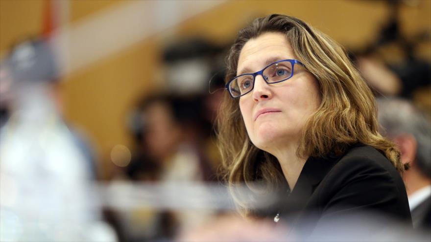 La ministra canadiense de Comercio, Chrystia Freeland, en la suscripción del Acuerdo Transpacífico de Cooperación Económica (TPP, por sus siglas en inglés) en Auckland, la ciudad más grande de Nueva Zelanda, 3 de febrero de 2016.