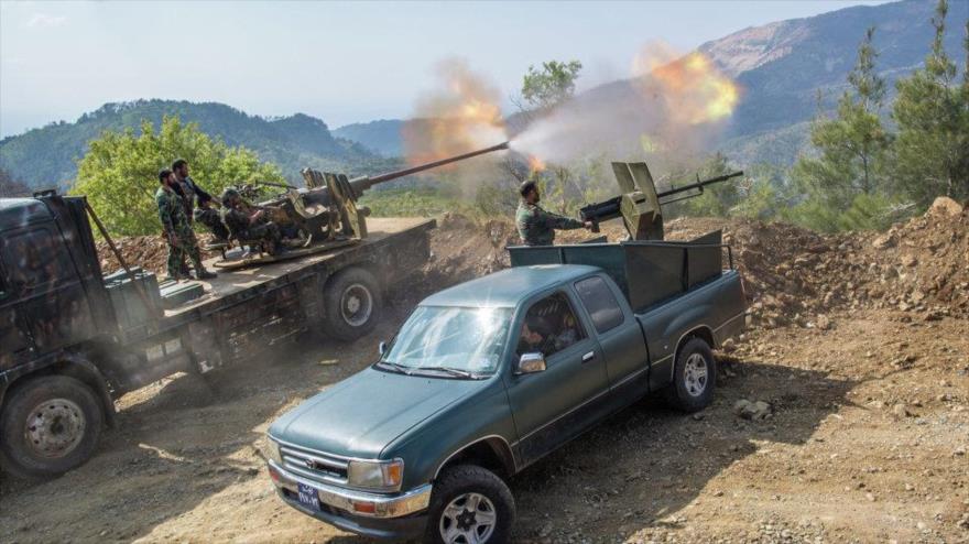 Unidades militares del Ejército sirio en una batalla contra los terroristas.