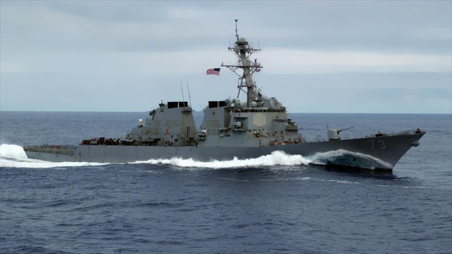 Un destructor USS Decatur (DDG-73) en las aguas del mar de la China Meridional. 