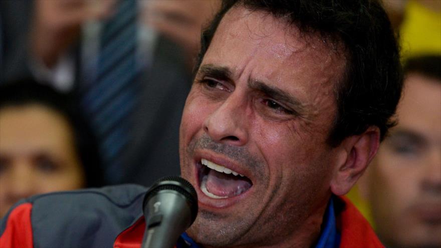 Líder de la oposición venezolana Henrique Capriles durante una conferencia de prensa en Caracas (capital), 21 de octubre de 2016.
