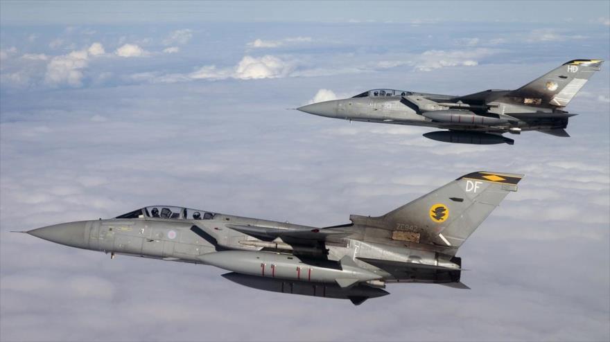 Dos aviones de combate Tornado Panavia pertenecientes a la Real Fuerza Aérea Británica.