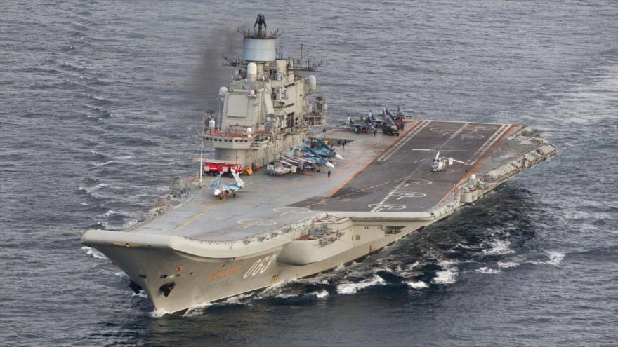 El portaaviones ruso Almirante Kuznetsov en las aguas internacionales cerca de Noruega, 17 de octubre de 2016.