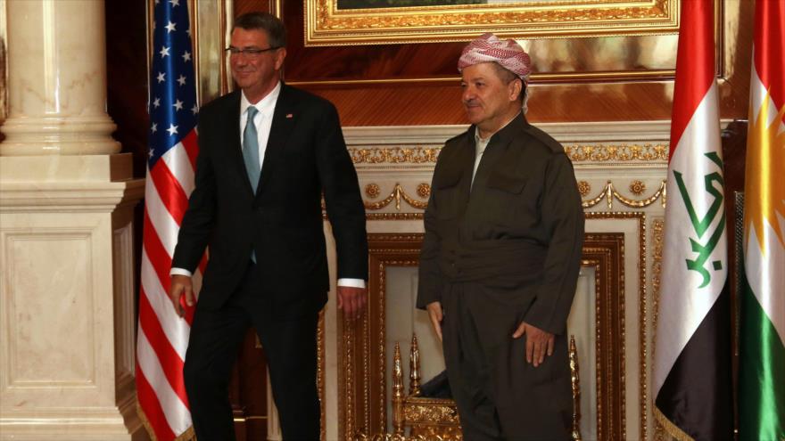 El secretario de Defensa de EE.UU., Ashton Carter (izda.), se reúne con el presidente de la región semiautónoma del Kurdistán iraquí, Masud Barzani, después de llegar a Erbil, Irak, 23 de octubre de 2016.
