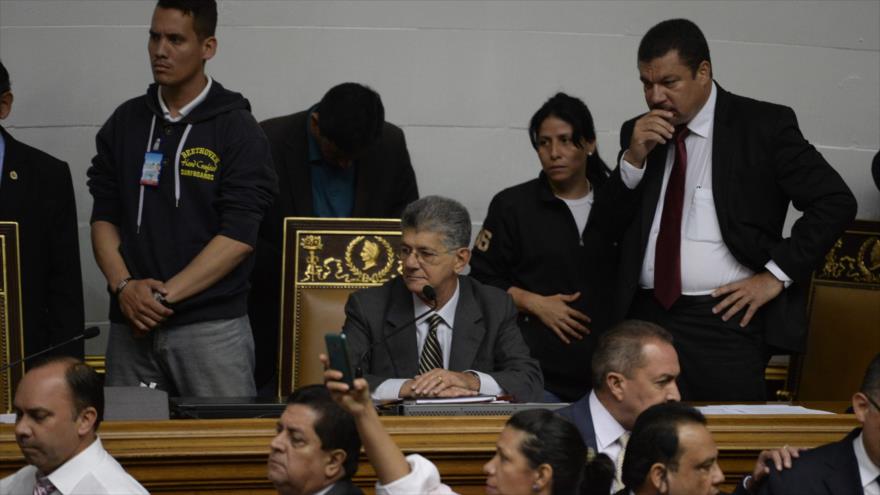 Parlamento aprueba abrir un juicio político contra Maduro