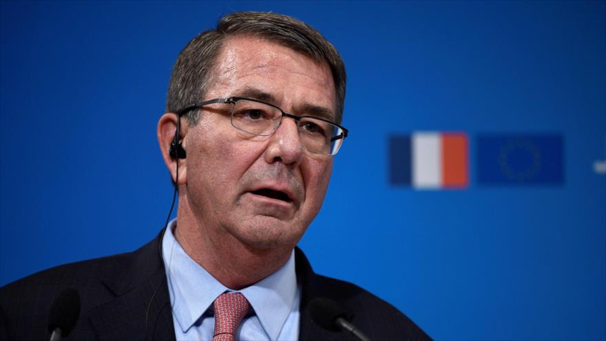 El secretario de Defensa de EE.UU., Ashton Carter, durante una conferencia de prensa en París, capital de Francia, 25 de octubre de 2016.