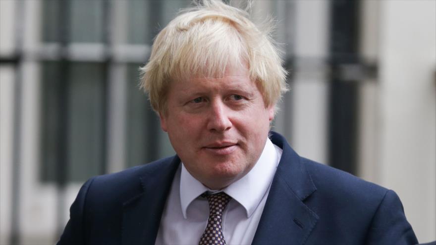 El secretario británico de Exteriores, Boris Johnson, deja la reunión semanal con el gabinete, Londres, 25 de octubre de 2016.