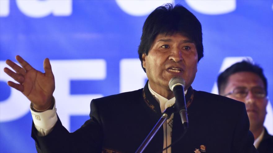 El presidente boliviano, Evo Morales, presenta un discurso durante la firma de un contrato de extensión entre el consorcio Caipipendi (Repsol-Shell-PAE) y la compañía de petróleo y gas YPFB en Tarija, Bolivia, 26 de octubre de 2016.