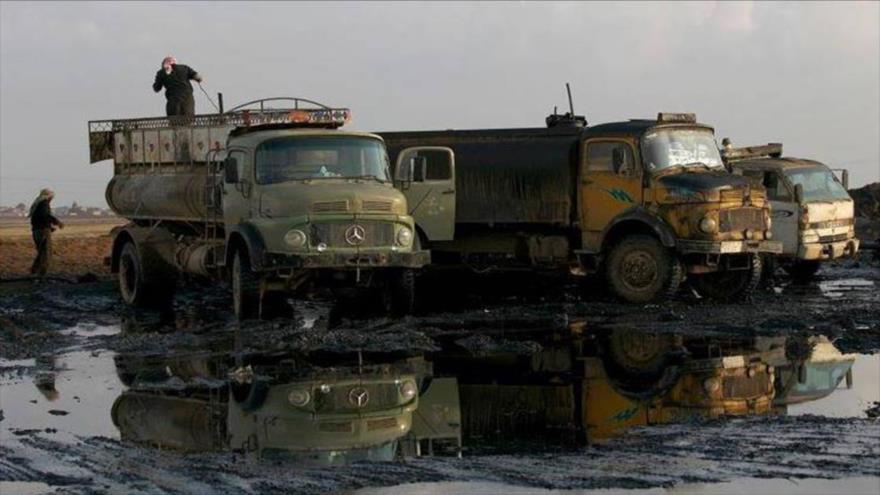 Camiones cisterna con petróleo en el este de Siria.
