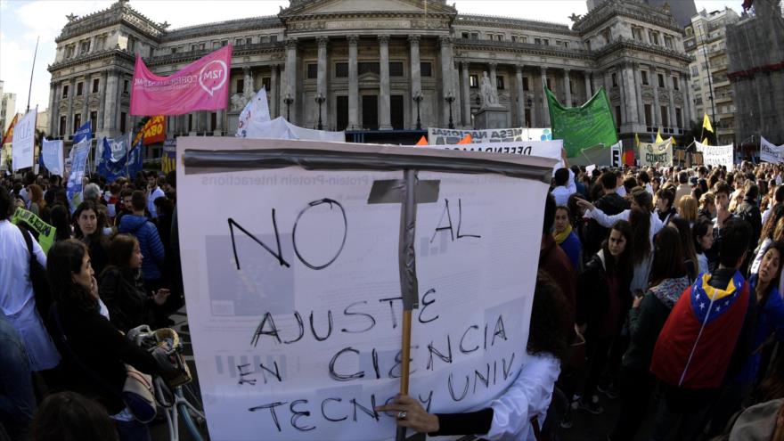Argentinos impugnan ‘ajuste neoliberal’ de Macri en ciencia