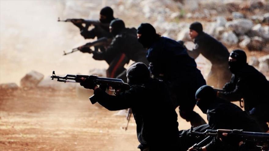 Miembros del grupo terrorista Daesh aparecen en un video propagandístico filmado en una zona dentro del territorio iraquí. 