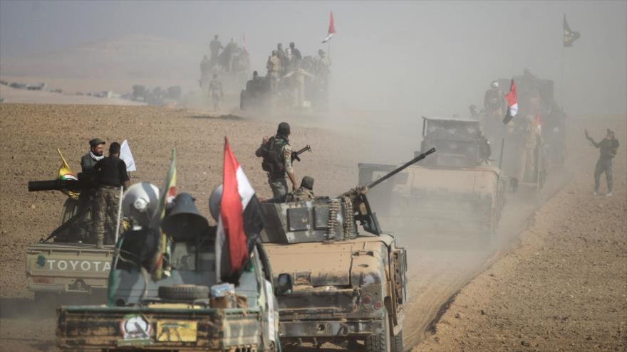 Las fuerzas iraquíes avanzan hacia el pueblo de Ayn Nasir, en el sur de la ciudad de Mosul, 29 de octubre de 2016.