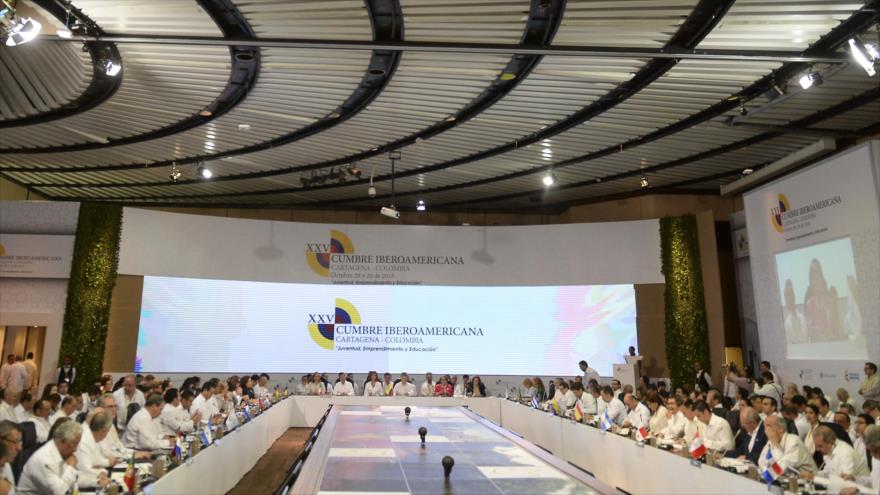 Jefes de Estado y de Gobierno y ministros de 22 países participan en la XXV Cumbre Iberoamericana en la ciudad colombiana de Cartagena de Indias, 29 de octubre de 2016.