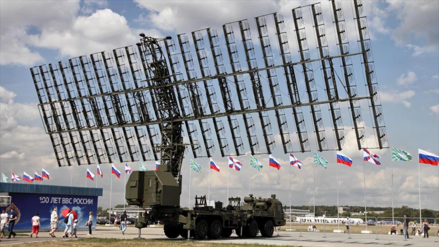 Un radar Nebo-M, de fabricación rusa, exhibido durante la celebración de 100º aniversario de la Fuerza Aérea de Rusia, 10 de agosto de 2012.