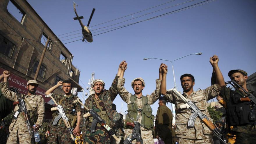 Combatientes del movimiento popular yemení Ansarolá en la capitalina ciudad de Saná. 