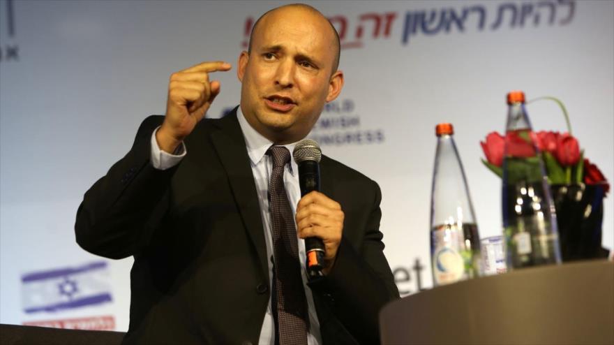 El ministro israelí de educación, Naftali Bennett, ofrece un discurso en la ciudad de Al-Quds (Jerusalén), 28 de marzo de 2016.