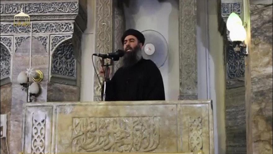El líder del grupo terrorista Daesh, Abu Bakr al-Baqdadi, pronuncia un discurso en Mosul (Irak).