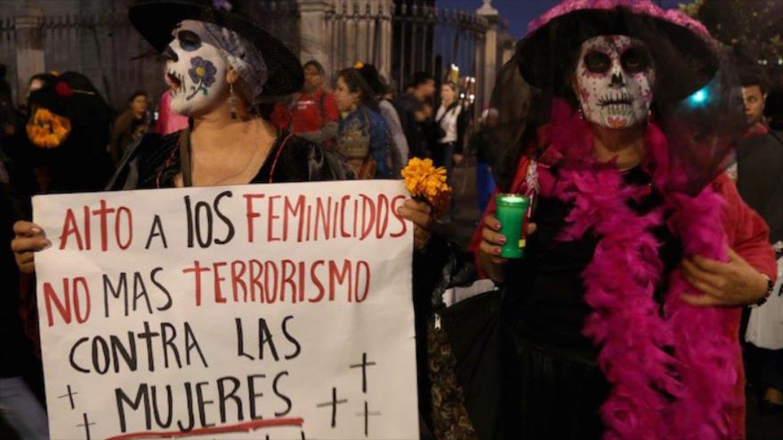 Mexicanas se manifiestan contra los feminicidios