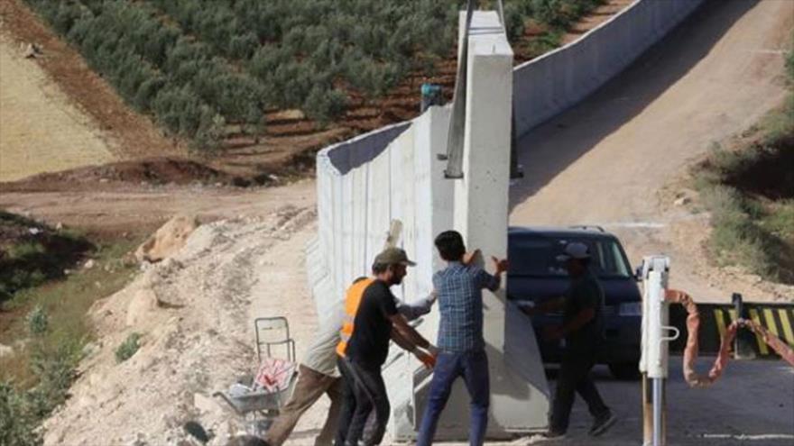 El muro de concreto armado en la frontera turco-siria.