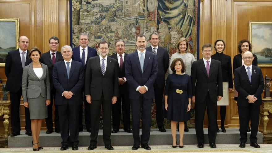 Los 13 ministros españoles juran su cargo ante el rey Felipe VI