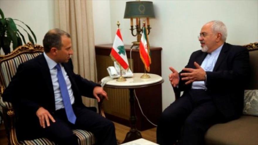 El canciller de Irán, Mohamad Yavad Zarif (dcha.), se reúne con su par libanés, Gebran Bassil, Beirut, 7 de noviembre de 2016.